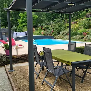 Appartement Les Ecureuils Au Sein D'une Propriete Arboree, Murol